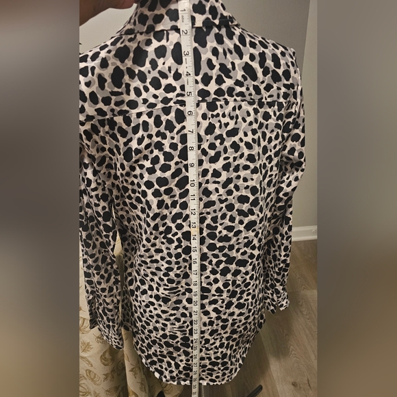 Foxcroft Button Up, Black and White Animal Print Shirt NWOT Sz 4 - Picture 6 of 9